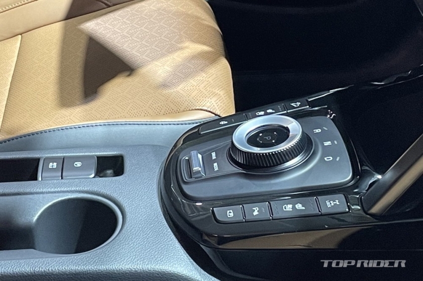 kia-seltos-2023-19-32f7