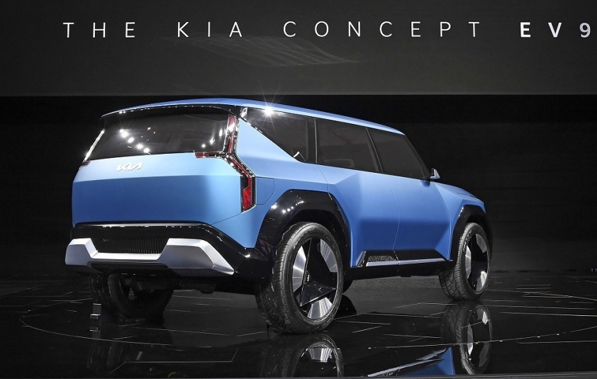 kia-ev9-2-fa25