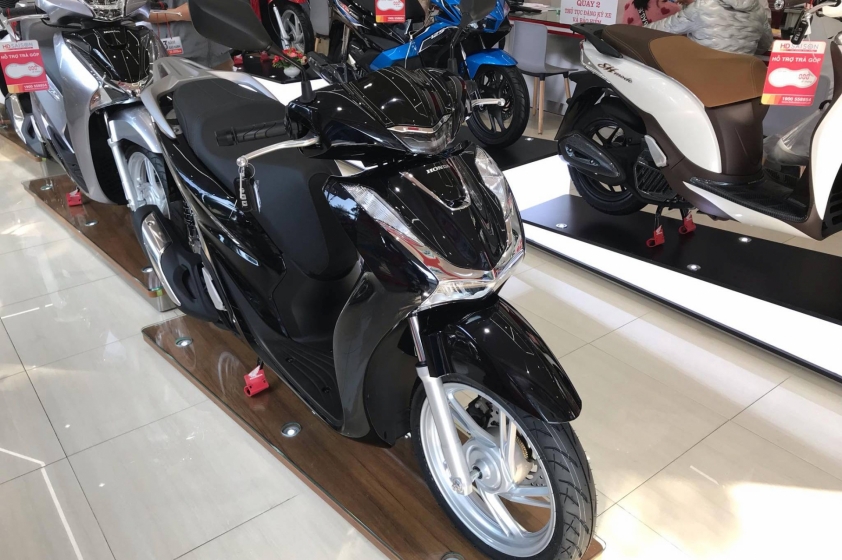 Giá Honda SH vẫn chưa 'hạ nhiệt', thậm chí còn tiếp tục tăng mạnh, mức chênh đủ mua Honda Wave 159243
