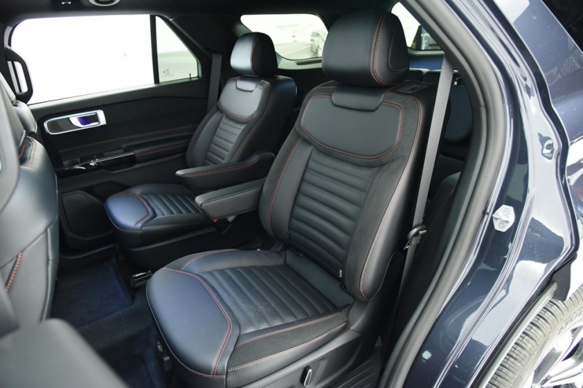 ford-explorer-2023-12-544f