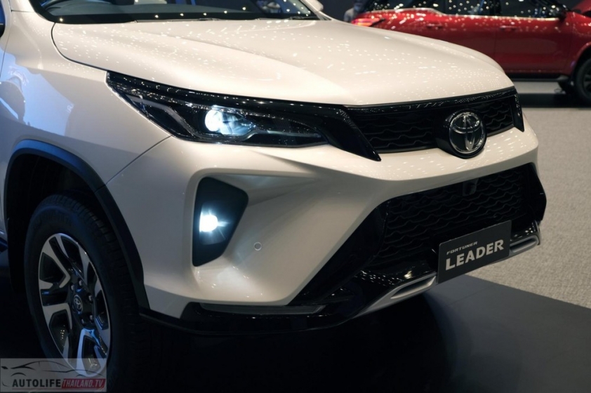 toyota-fortuner-leader-2022-13-04f0