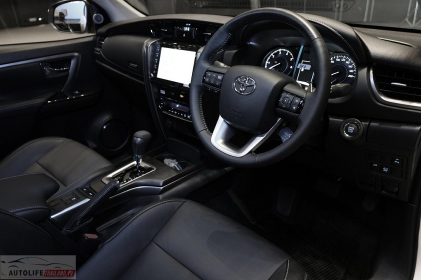 toyota-fortuner-leader-2022-19-42f1