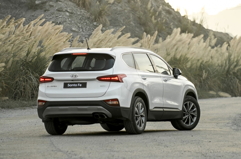 Hyundai Santa Fe 2023 ra mắt thị trường 'sát vách' Việt Nam: Thiết kế lạ lùng, 'một mình một kiểu' 172994