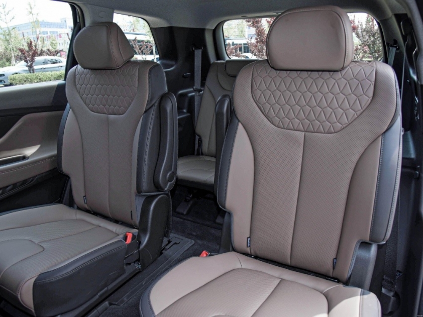Hyundai Santa Fe 2023 ra mắt thị trường 'sát vách' Việt Nam: Thiết kế lạ lùng, 'một mình một kiểu' 173002