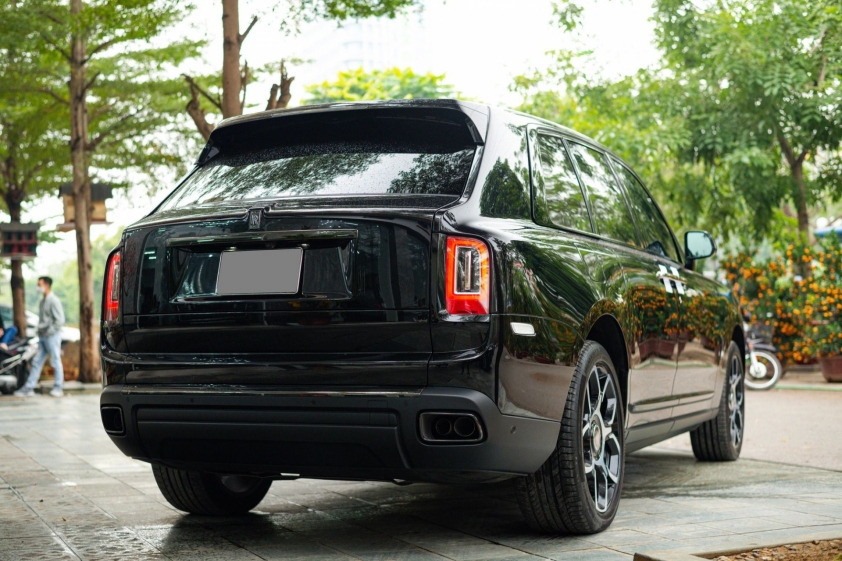 SUV siêu sang Rolls-Royce Cullinan Black Badge siêu lướt giá 'sương sương' 40 tỷ đồng 174135