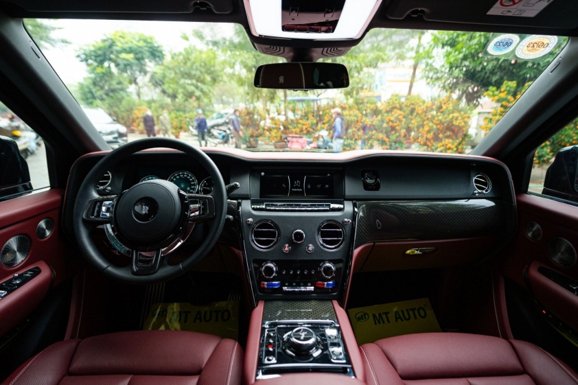 SUV siêu sang Rolls-Royce Cullinan Black Badge siêu lướt giá 'sương sương' 40 tỷ đồng 174139