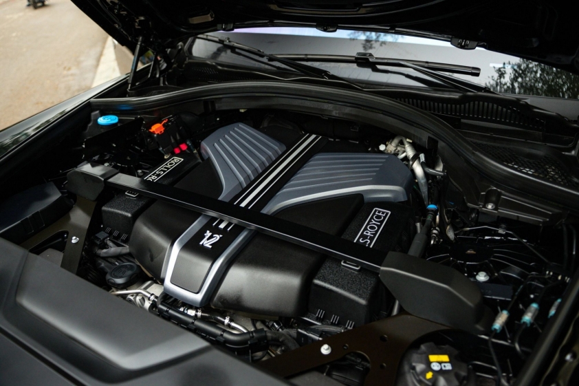 SUV siêu sang Rolls-Royce Cullinan Black Badge siêu lướt giá 'sương sương' 40 tỷ đồng 174141