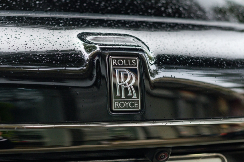 SUV siêu sang Rolls-Royce Cullinan Black Badge siêu lướt giá 'sương sương' 40 tỷ đồng 174142