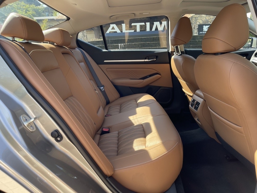 'Kẻ ngáng đường' một thời của Toyota Camry ra mắt bản nâng cấp mới tại 'thị trường tỷ dân' 176057