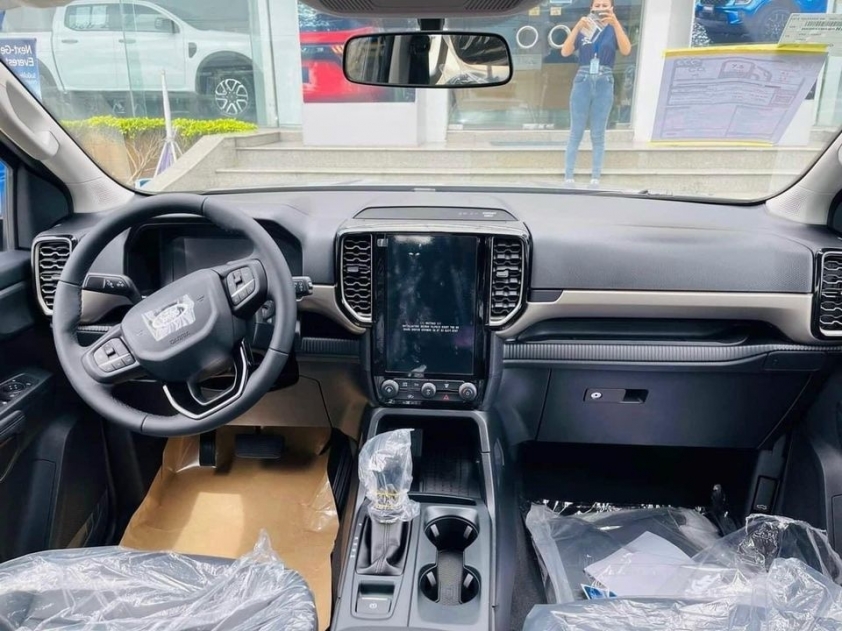 ford-everest-ambiente-4-3266