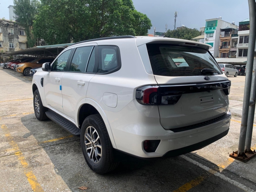 ford-everest-ambiente-6-6581