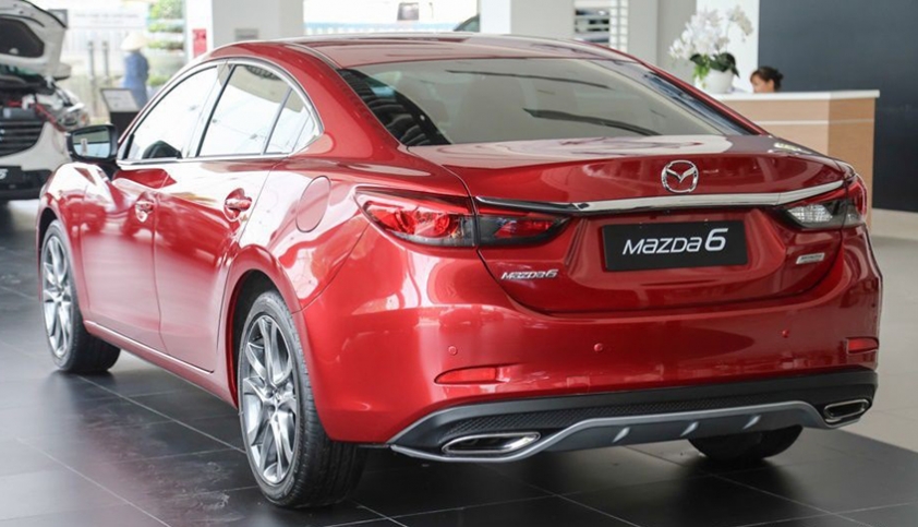 Giảm sâu gần 80 triệu đồng, Mazda 6 'chạy nước rút' tháng 7 Âm lịch, làm khó Toyota Camry 176341