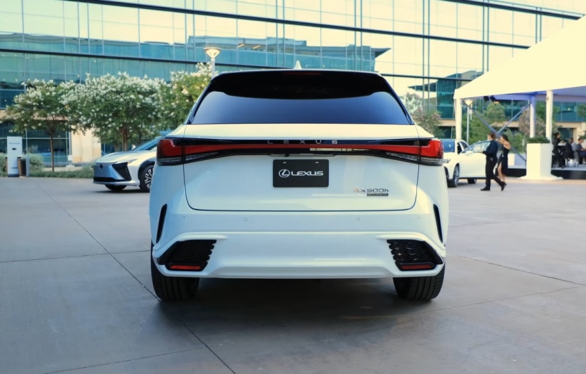 Lexus RX 2023 có giá bán dự kiến từ 4,1 tỷ đồng tại Việt Nam, tăng 'nhẹ' nửa tỷ so với giá cũ 180556
