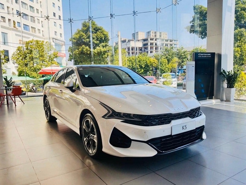 Kia K5 giảm giá đến 25 triệu đồng tại đại lý, nỗ lực 'đuổi' Toyota Camry 183447