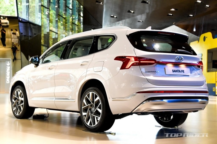 Hyundai Santa Fe 2023 ra mắt thị trường 'quê nhà' với loạt trang bị mới 'xịn sò' 190756