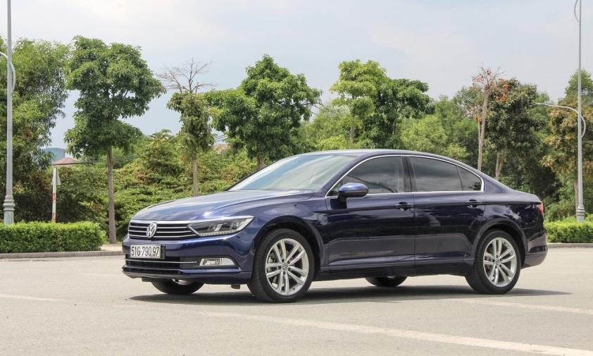 Phân khúc sedan hạng D tại Việt Nam phải chia tay một 'thành viên', Toyota Camry bớt đối thủ 193846