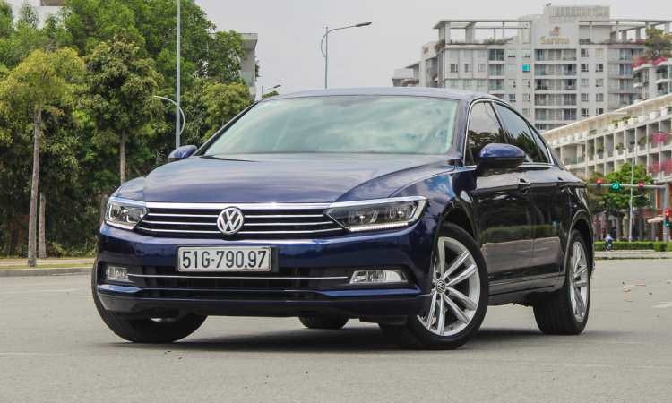 Phân khúc sedan hạng D tại Việt Nam phải chia tay một 'thành viên', Toyota Camry bớt đối thủ 193847