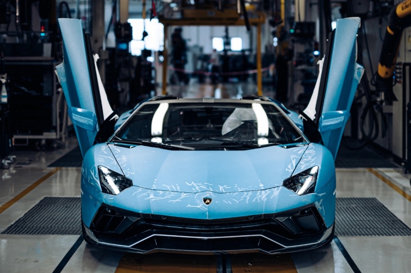'Siêu xe quốc dân' Lamborghini Aventador chính thức bị khai tử 193702