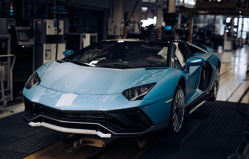 'Siêu xe quốc dân' Lamborghini Aventador chính thức bị khai tử 193703