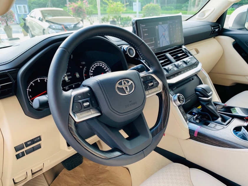 'Xe chủ tịch' Toyota Land Cruiser tăng 'nhẹ' giá bán lên gần 100 triệu đồng tại Việt Nam 196564