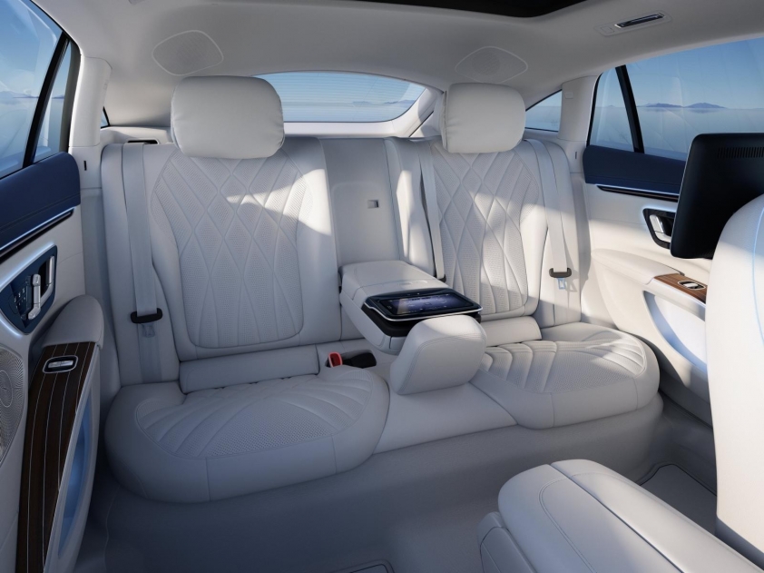 Mercedes-Benz chuẩn bị bán xe điện hạng sang tại Việt Nam, giá dự kiến từ 5,5 tỷ đồng 198496