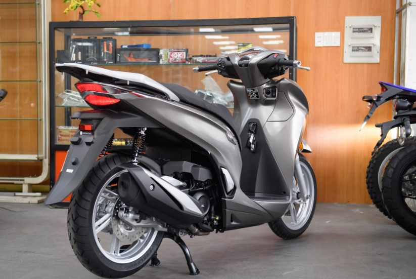 'Ngược chiều xu hướng', giá Honda SH 350i tiếp tục 'lao dốc', thấp hơn giá đề xuất 6 triệu đồng 200554