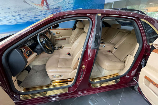Phiên đấu giá thất bại, Rolls-Royce Ghost mạ vàng của ông Trịnh Văn Quyết 'ưu đãi' còn 9,7 tỷ đồng 208256