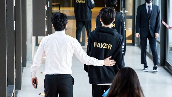 Màn tái hợp giữa Faker và kkOma là điều hoàn toàn có thể xảy ra