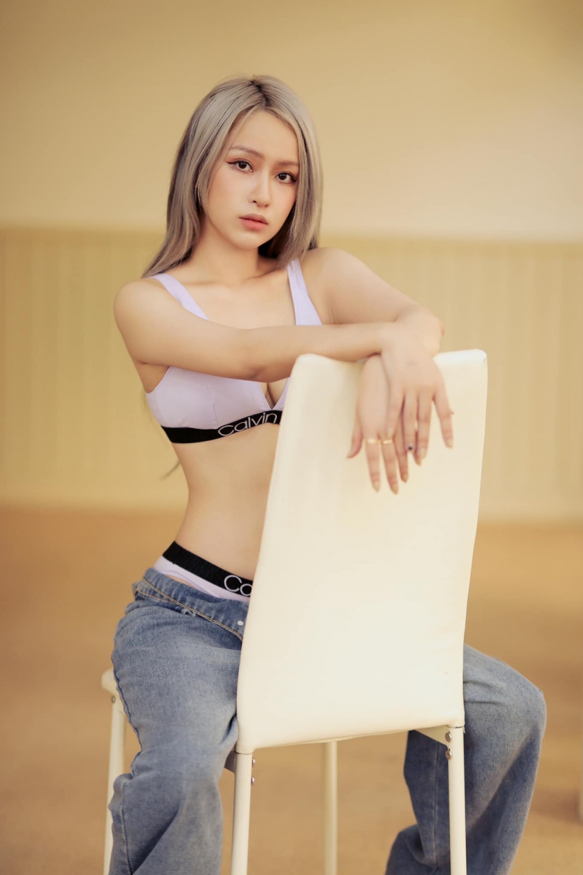Nữ streamer Free Fire đốt mắt người xem với bộ ảnh bikini nóng bỏng 125495