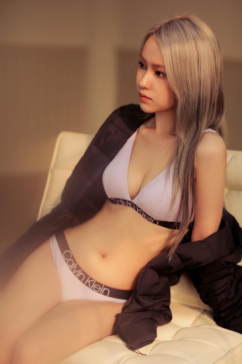 Nữ streamer Free Fire đốt mắt người xem với bộ ảnh bikini nóng bỏng 125499