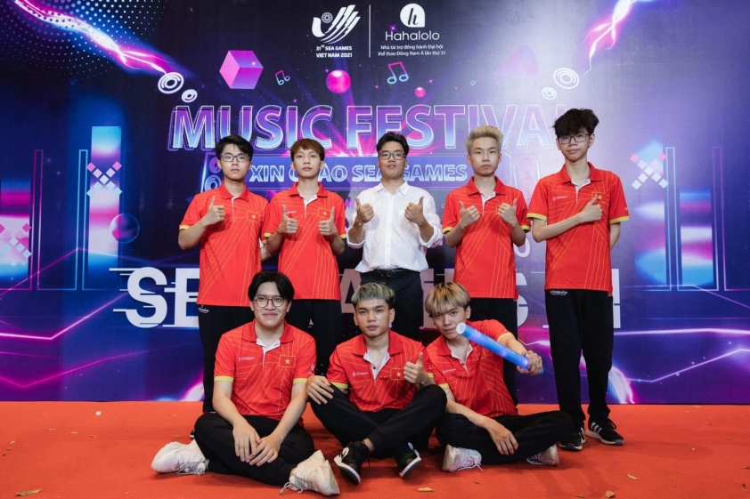 Các VĐV eSports hăng hái trong lễ ra quân SEA Games 31 131866