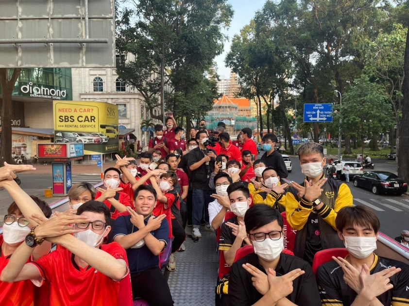Các VĐV eSports hăng hái trong lễ ra quân SEA Games 31 131896