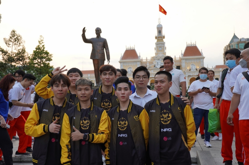 Các VĐV eSports hăng hái trong lễ ra quân SEA Games 31 131897