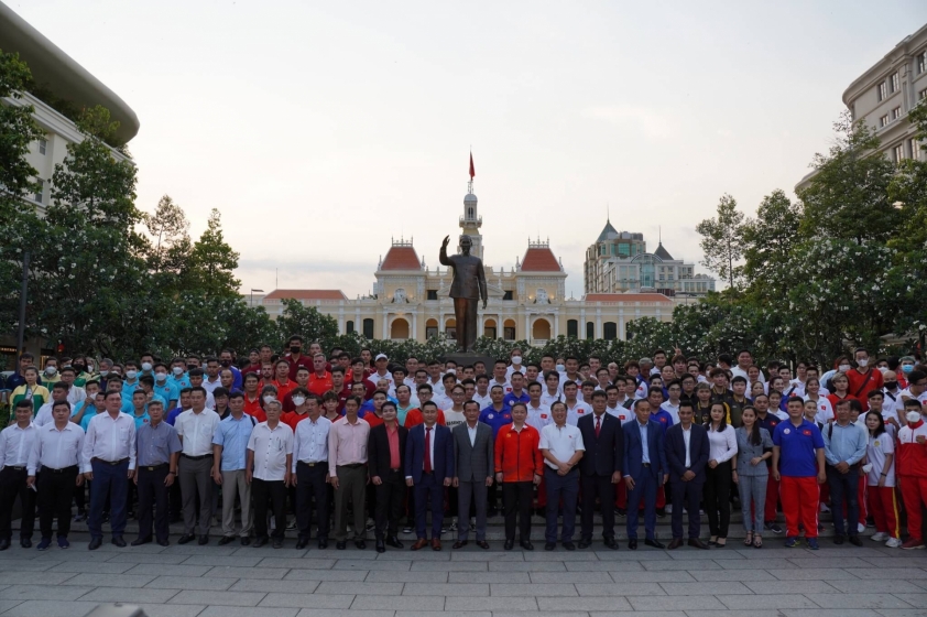 Các VĐV eSports hăng hái trong lễ ra quân SEA Games 31 131901