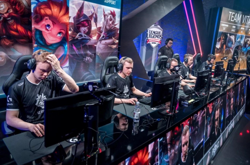 Trang thiết bị đóng vai trò vô cùng quan trọng đối với VĐV eSports