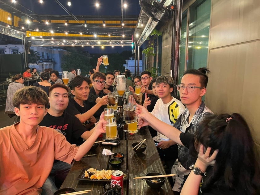 Cả team vẫn không quên ăn mừng thành tích vừa đạt được
