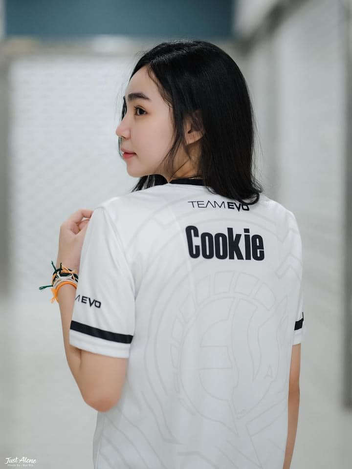 Các nữ VĐV eSports Lào dự SEA Games 31 gây ấn tượng bởi nhan sắc xinh đẹp 135284