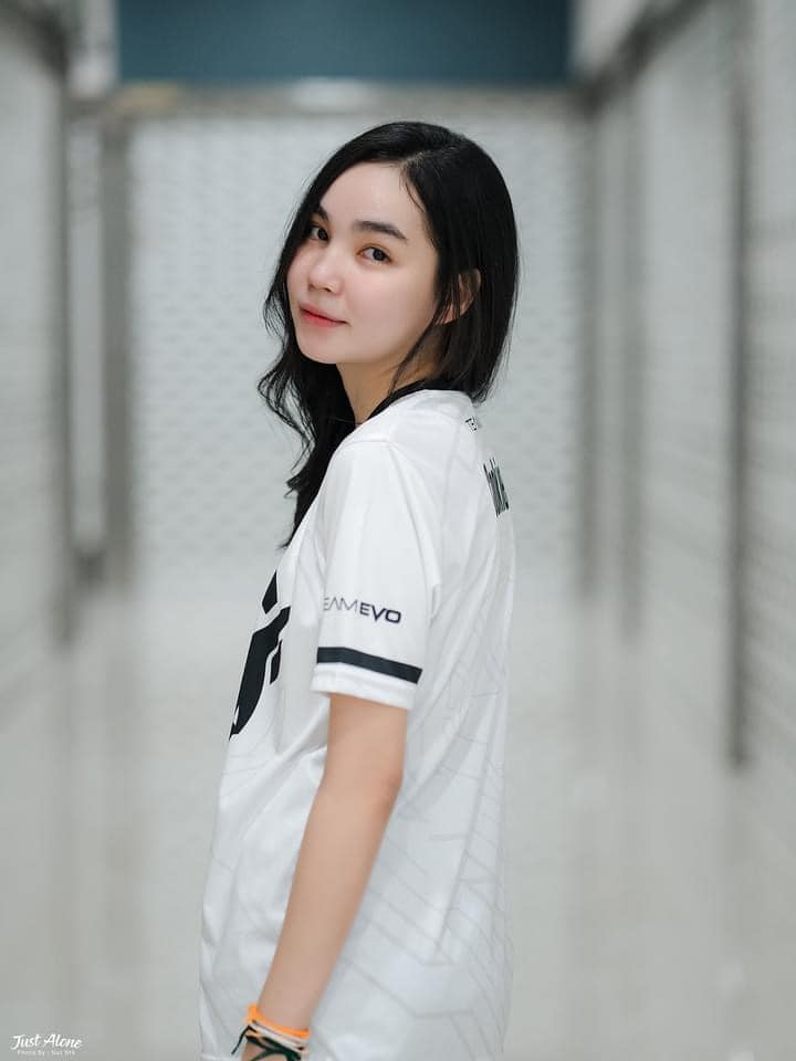Các nữ VĐV eSports Lào dự SEA Games 31 gây ấn tượng bởi nhan sắc xinh đẹp 135285
