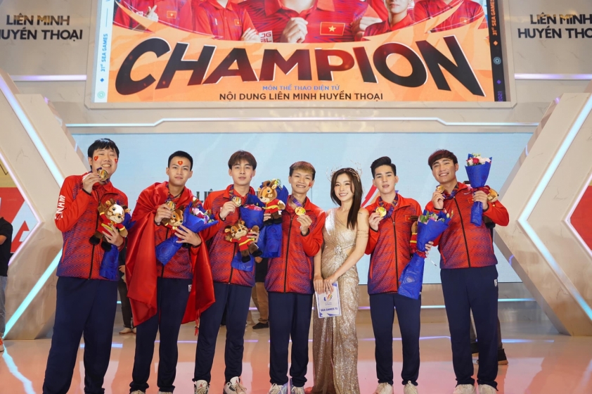 Ngắm nhan sắc dàn nữ MC Esports tại SEA Games 31 141542
