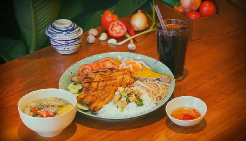 do mixi duoc ngoc trinh goi bang anh va khen com tam sa bi chuong 1