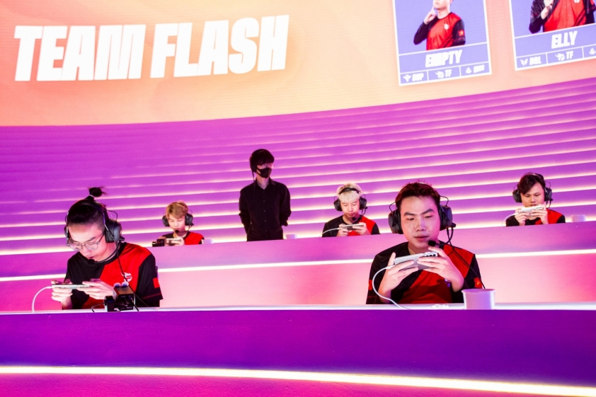 Team Flash tung bộ ảnh hậu trường cực ngầu tại CKTG Tốc Chiến 151673