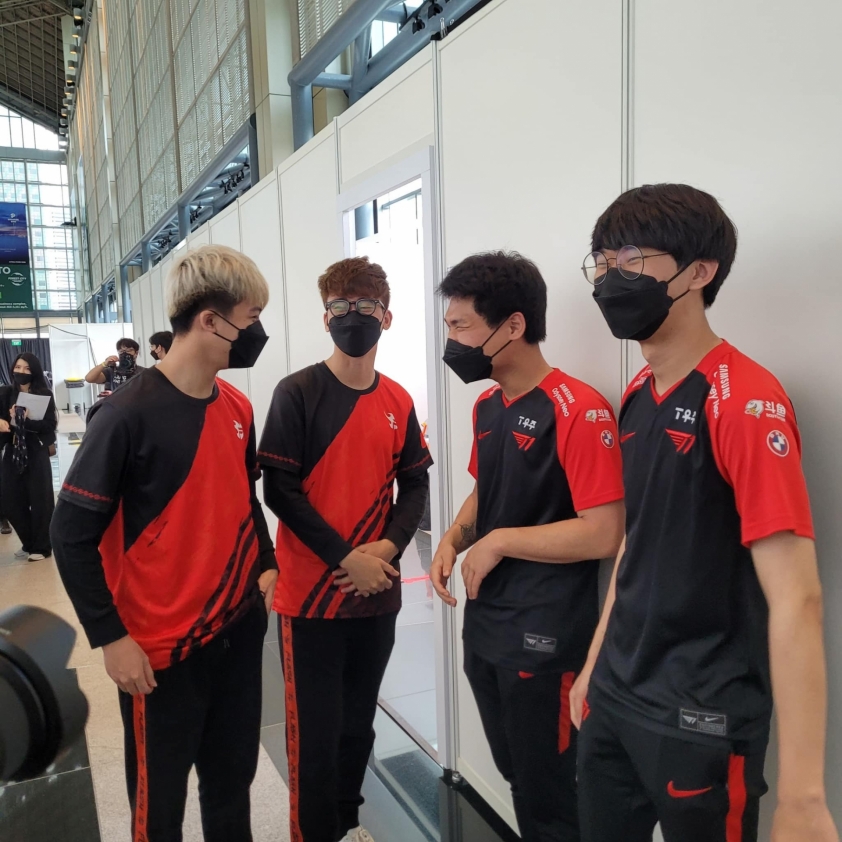 Team Flash tung bộ ảnh hậu trường cực ngầu tại CKTG Tốc Chiến 151680