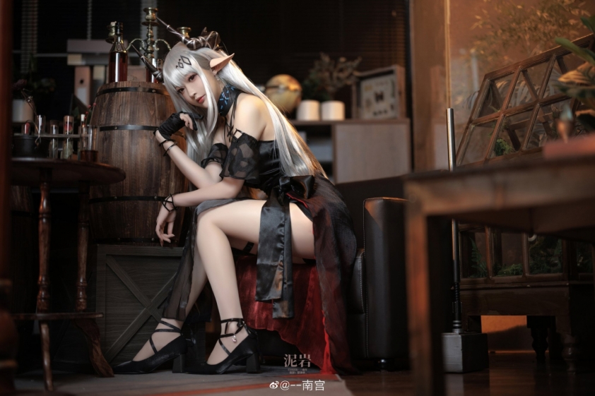 Mỹ nữ cosplay nhân vật Mudrock trong tựa game Arknight 167043
