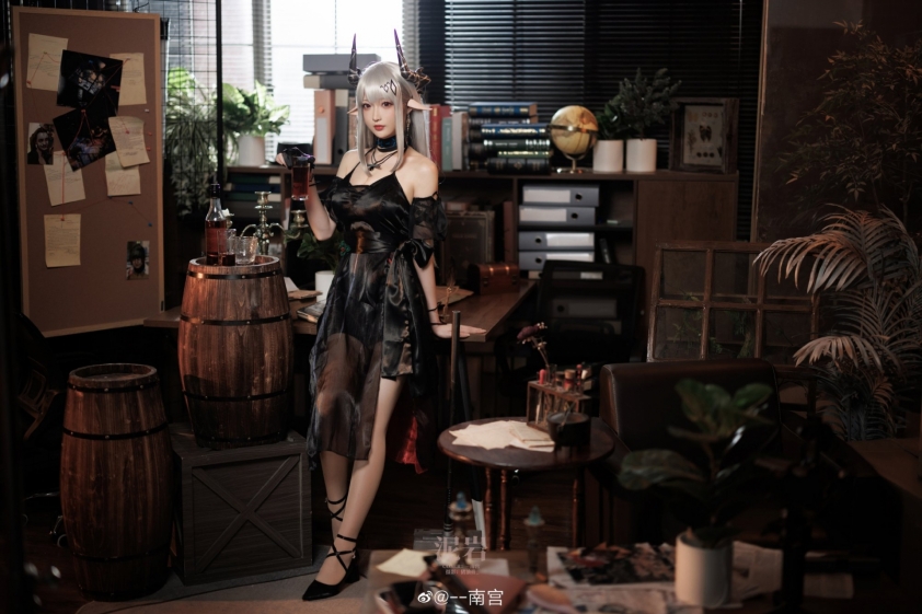Mỹ nữ cosplay nhân vật Mudrock trong tựa game Arknight 167051