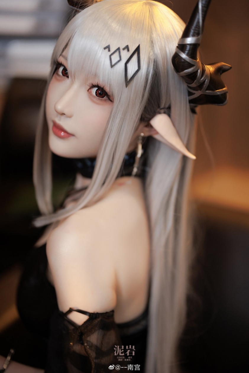 Mỹ nữ cosplay nhân vật Mudrock trong tựa game Arknight 167054