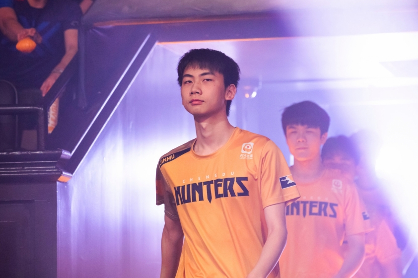Tuyển thủ Overwatch vừa chơi piano vừa đánh giải mà vẫn giành chiến thắng 180505