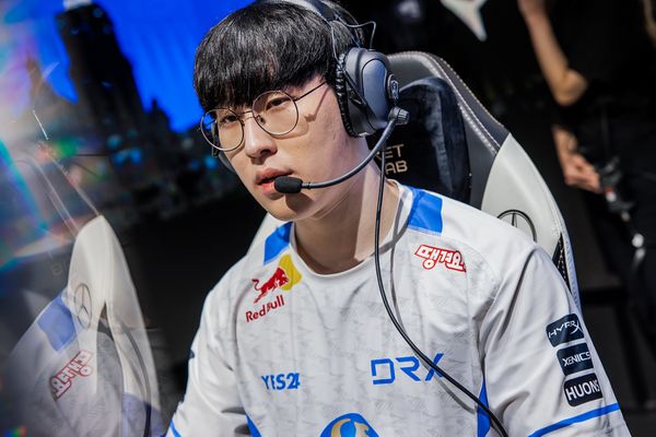 DRX Zeka: 'Sau khi thua 2 ván trước EDG, chúng tôi đã đùa rằng mình phải bắt tay DK trên chuyến máy bay về nước' 208156