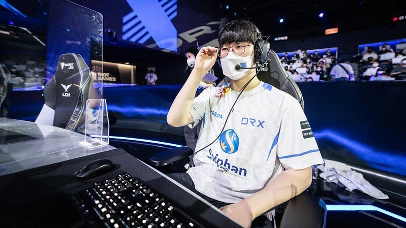 DRX Zeka: 'Sau khi thua 2 ván trước EDG, chúng tôi đã đùa rằng mình phải bắt tay DK trên chuyến máy bay về nước' 208158