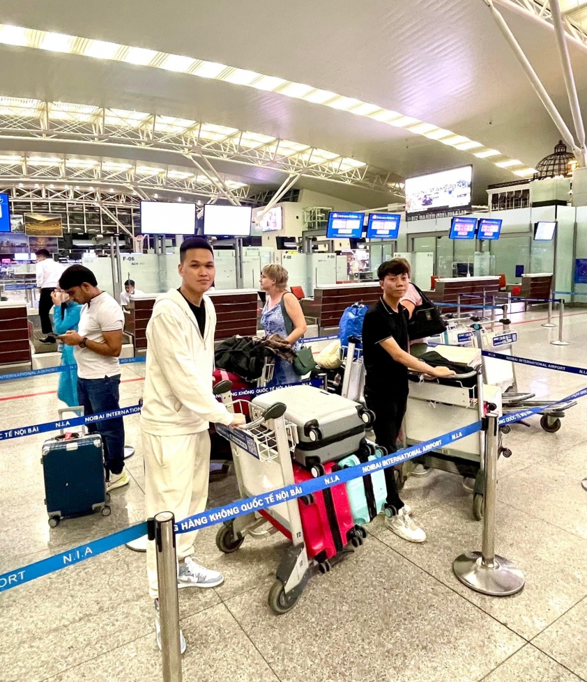 AoE: Những hình ảnh đầu tiên của Chim Sẻ Đi Nắng và BiBi tại Đức 209991