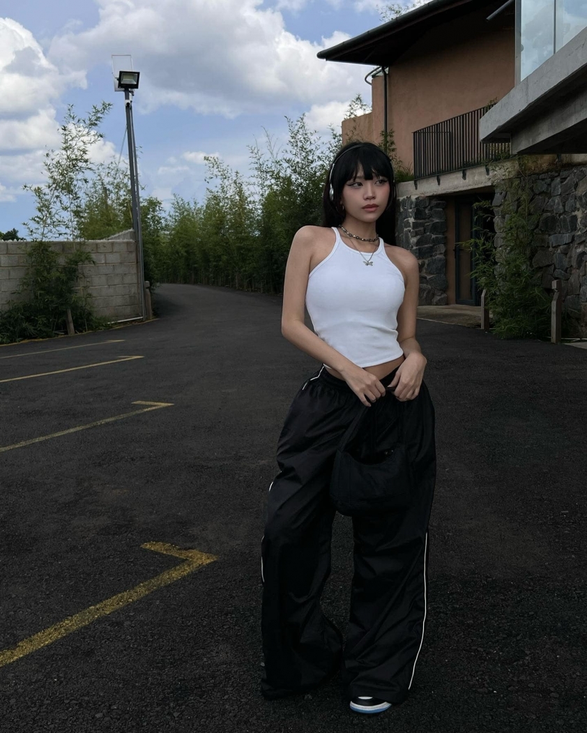 Ngất ngây trước vẻ đẹp của Snowbabyyx - hot girl được đồn đoán là MC mới của bộ môn LMHT: Tốc Chiến 218827